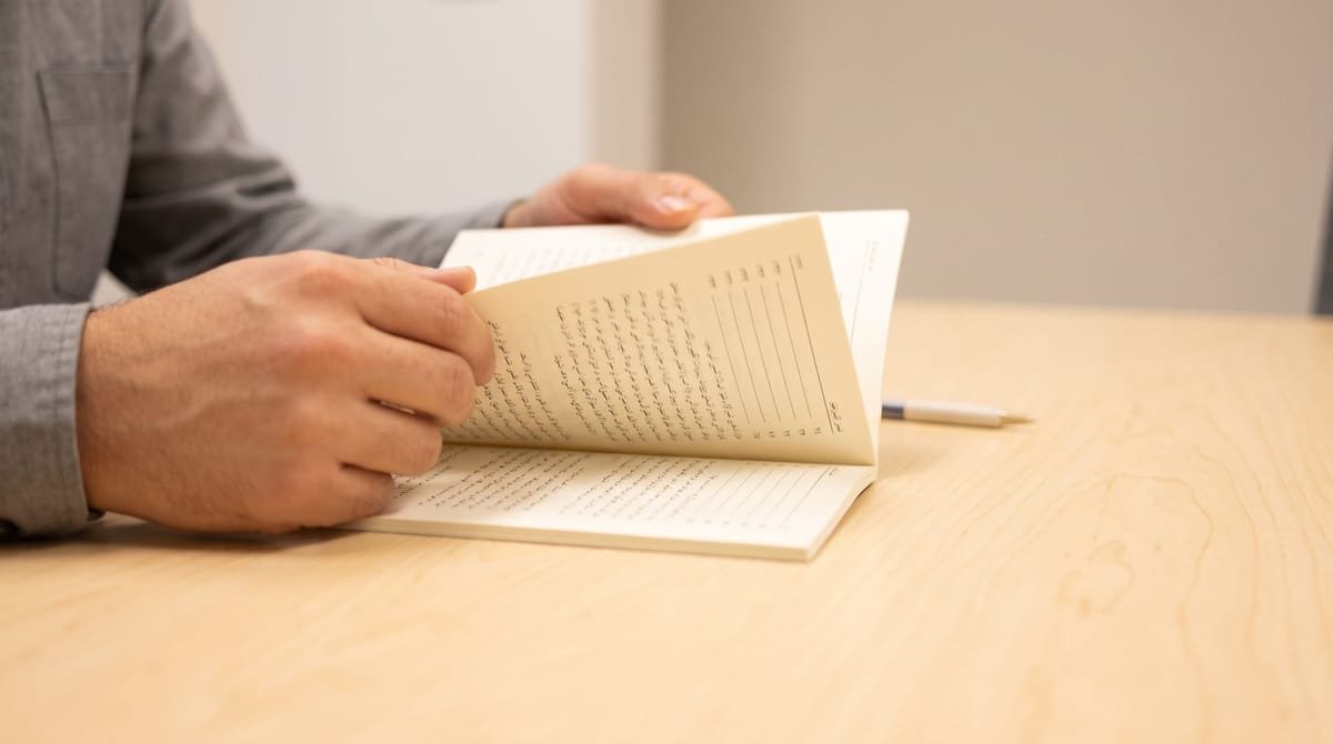 Saraiki translation visual: A printed index with its page numbers running down the right edge.